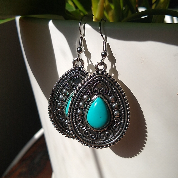 Teal Stone in Silver Teardrop earrings - Picture 1 of 3